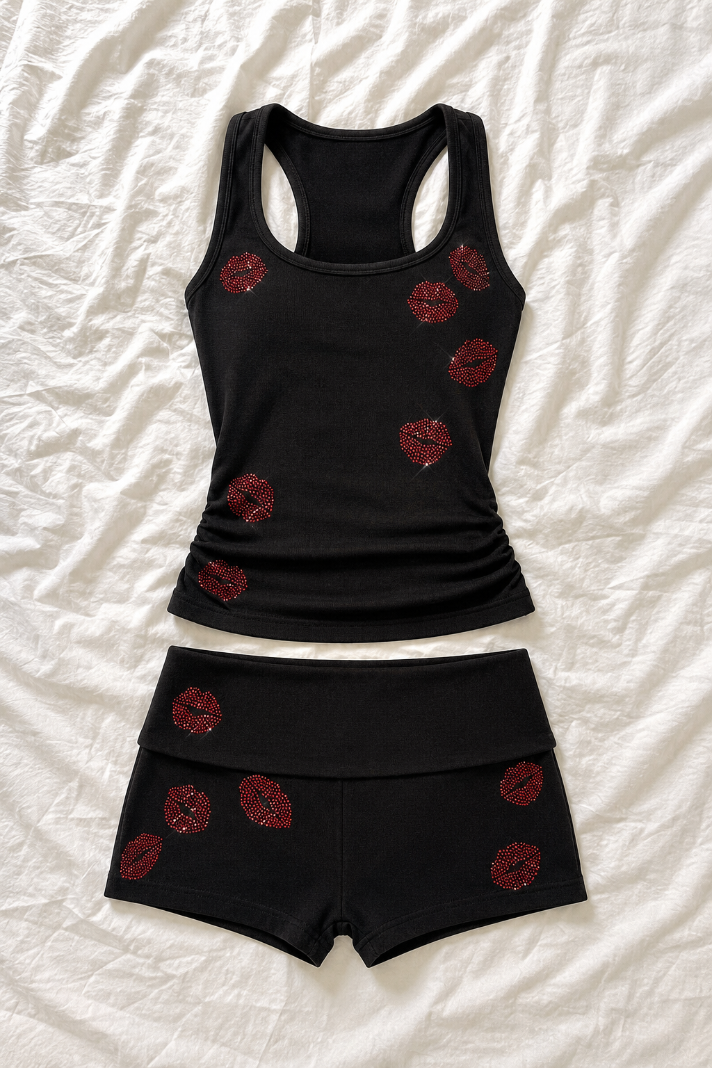 Ensemble débardeur et short à motifs lèvres strass